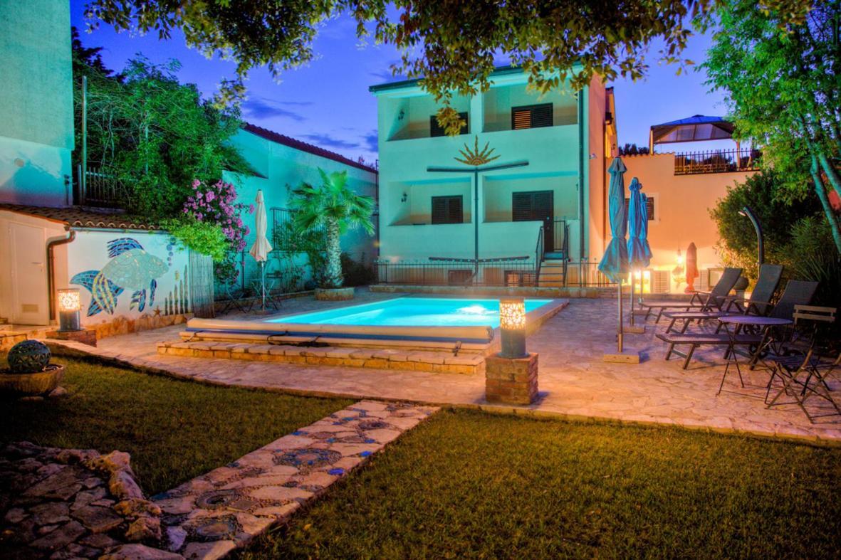 Villa Dolce Vita **** Premantura Exterior photo